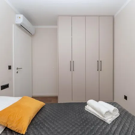 Ap12b Apartment
