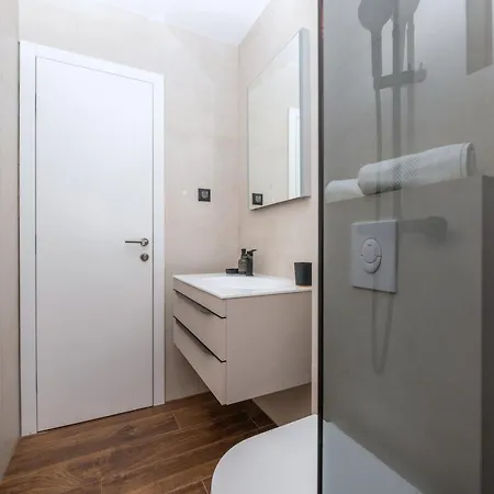 Ap12b Apartment
